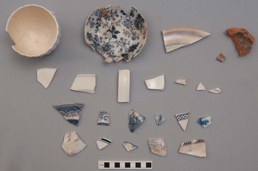 None of the 23 ceramics (41 fragments) feature basemarks or have conjoins with any other context.