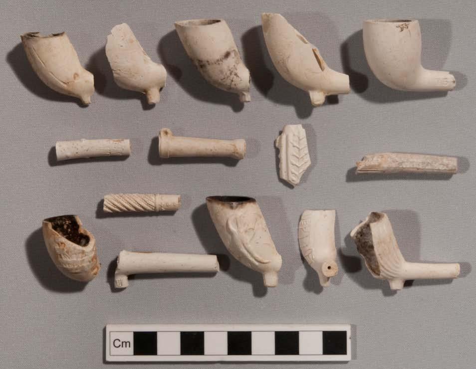 332 Figure 5.61: Plain and decorated British and European tobacco pipes from Area A.