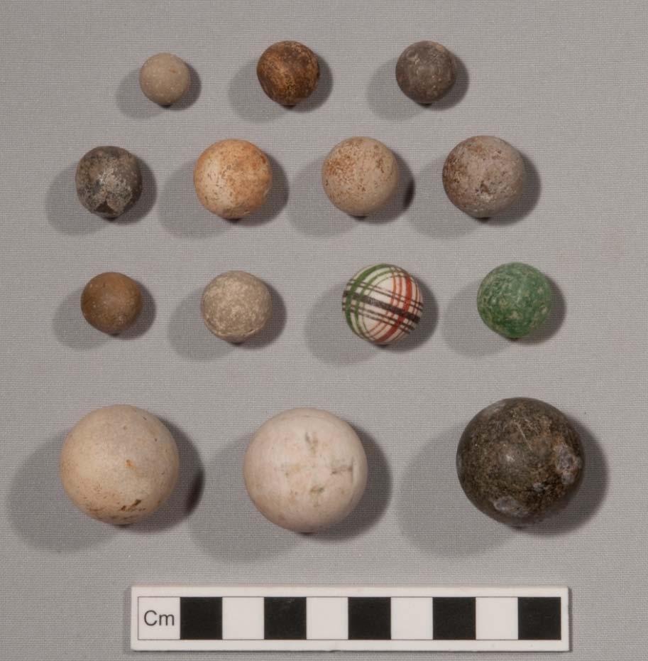 273 Figure 5.8: Types of marbles found in Areas A & B. Front row (L-R): limestone 7417/#97810, 7638/#97868, 7335/#96932.