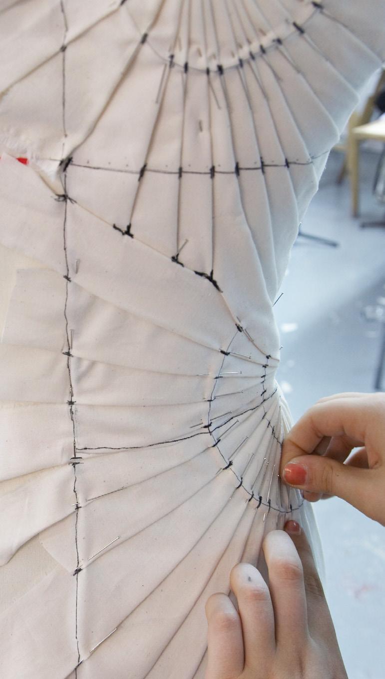 design. The fashion design course at Macromedia University of Applied Sciences and Atelier Chardon Savard is officially accredited by the German state. Find more information on atelier-chardon-savard.