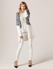 V-necks for slimming vertical lines Open cardigan for long vertical line Straight leg pants to slim legs Busy prints to hide lumps and bumps Body Slimming Tips Shown Above: Monochromatic color