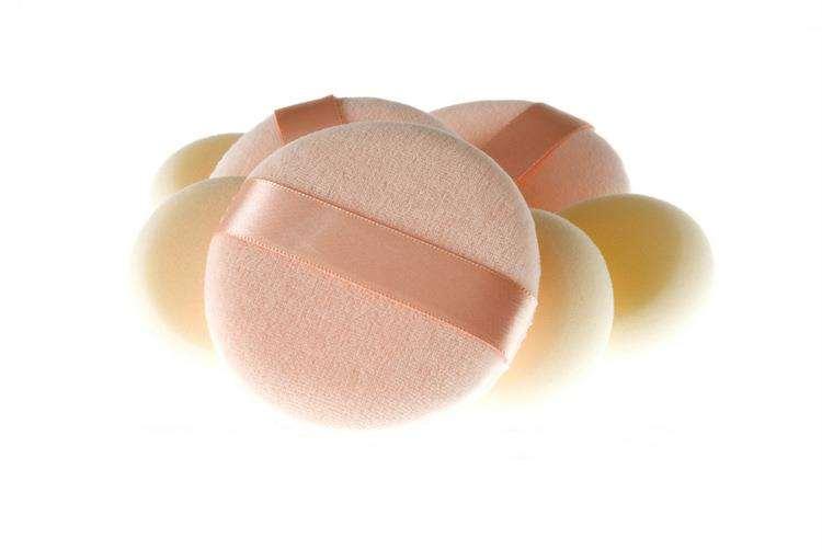 Powder puff These are round and used to apply powder or blusher and for diffusing excess colour.