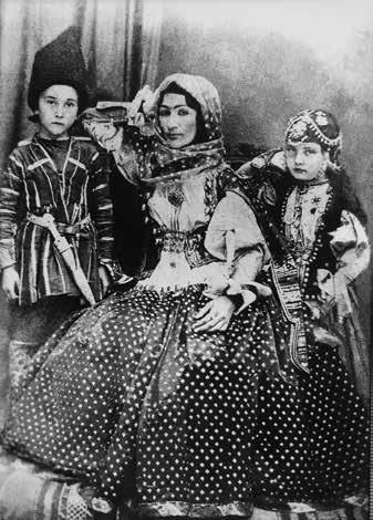 Following tradition Azerbaijani women s costume was pretty much same, the form of costume in various historical-ethnographic regions showed significant differences.