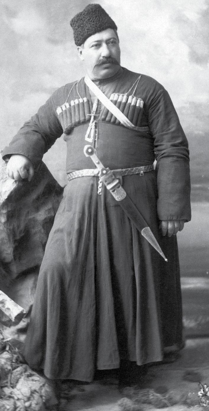 In most parts of Azerbaijan, a short deadlock-shaped shirt was widespread. The armhole was straight and the sleeve had a medium width.