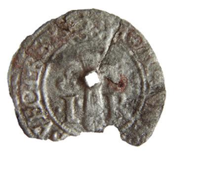 Püha Maarja kalmistult leitud mündid.