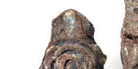 ) Photo / Foto: Herki Helves 0 1 cm Fig. 5. Viking fi re-steel found in Pivarootsi (no. 56). Jn 5. Viikingiaegne tuleraud Pivarootsist. (AI 7731.