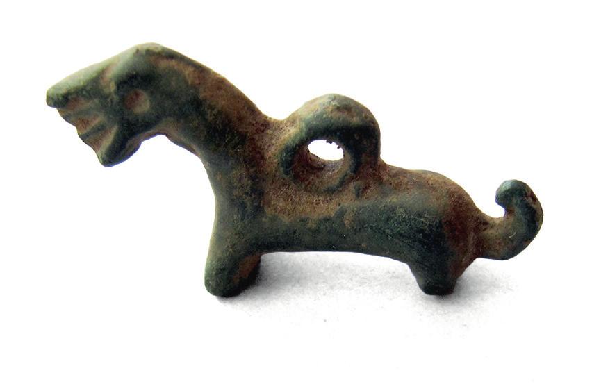 200 Riina Rammo, Nele Kangert and Kristi Tasuja 0 1 cm Fig. 6. Animal-shaped fi gurine found in Purga (no. 72). Jn 6. Purga külast leitud loomakujuke. (AI 7794.