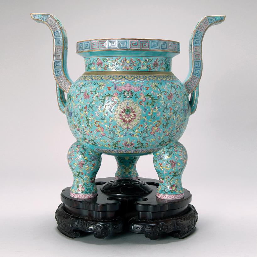 Fine Large Chinese Famille Rose Incense Burner with Wood Stand The mark, displayed on the rim, "Da Qing Jia qing Nian Zhi," places this piece in the Jia Qing Period of the Qing Dynasty.