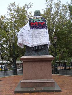 Figure 6-8. Taniko weave in the cloak rear of Robbie Burns statue and as viewed from front and side.
