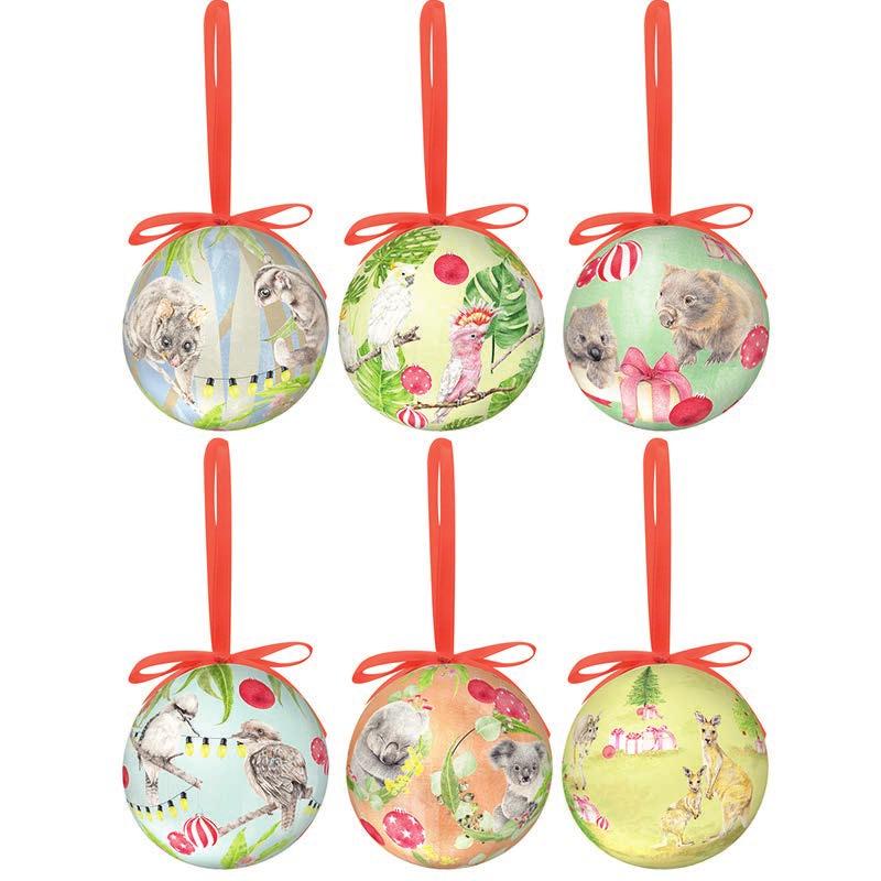 BAUBLE BOX SET Set of 6 baubles comes packaged in a gift box. Gift box: 23 x 16 x 8cm. Each bauble is 7.