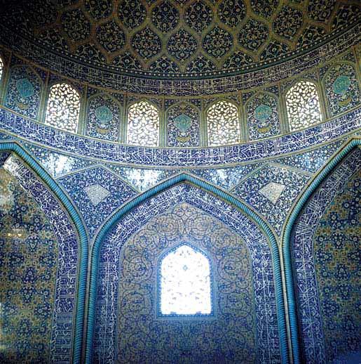 Image 10) Sheikh Lotfollah Mosque, Isfahan, Safavid period, 11th century Islamic art pay attention to the inner truth of things and does not pay attention to their appearance, so the artist and