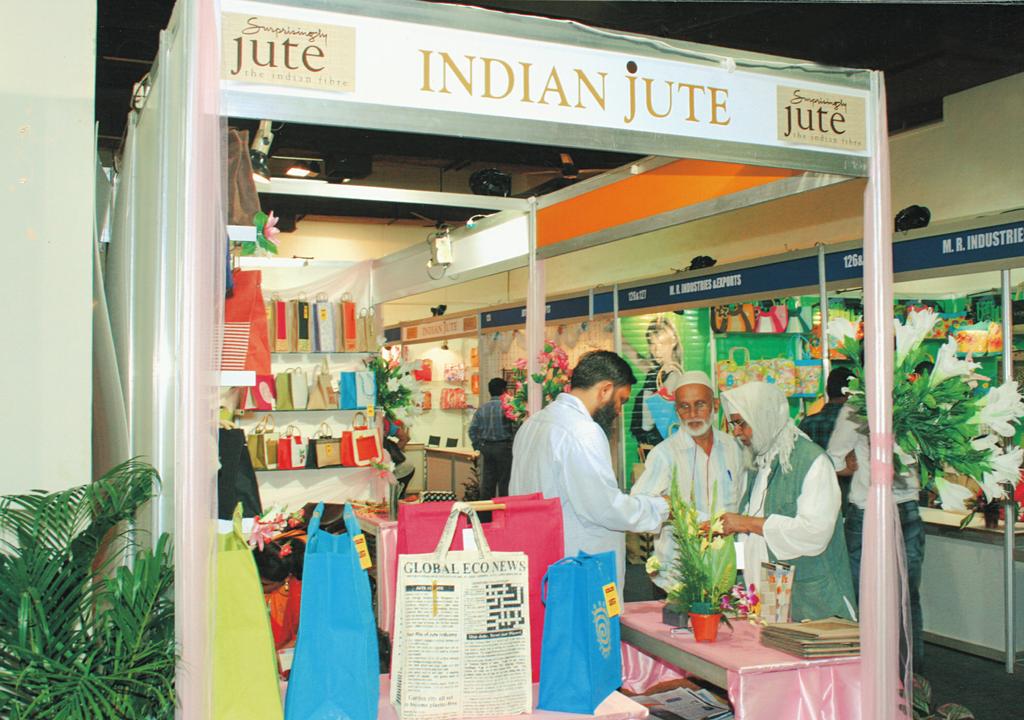 annual report 2007-08 CHAPTER VI THE JUTE AND JUTE TEXTILES INDUSTRY A Section of Jute Pavilion in Giftex 2007.