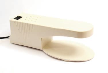 Comes with removable base plate, making pedicure curing a breeze.