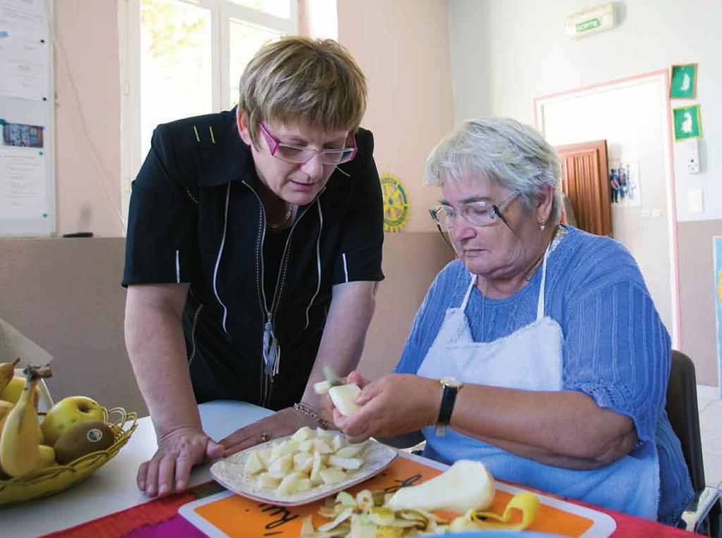 Rotary Calendar_2010 14/9/09 16:38 Page 4 April A volunteer helps a patient prepare a fruit salad at La Halte Repit, or A Pause to Breathe, a Rotary club-sponsored day