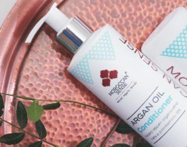 Organic Argan oil with its high levels of carotenes and tocopherols (Vitamin E) help to deeply moisturise and repair damaged hair. Baobab oil and Pomegranate Extract to deeply nourish dry hair.