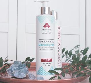 . APPLICATION: Massage thoroughly into hair and scalp creating a creamy lather, rinse well with water, repeat if necessary before applying Argan oil conditioner.