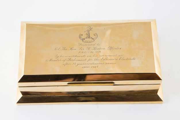 1228 1228 Rare NZ Made 18ct Gold Presentation Cigarette Box oblong shape, the hinged lid with engraved Rhodes family crest and presentation inscription which reads, Presented to Col The Hon Sir R