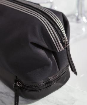 compartment, with mesh pocket, will