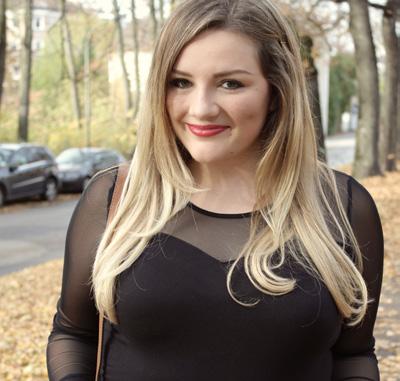 CURVY BLOG AWARD BEAUTY has nothing to do with your size This is blogger Theodora Flipper s motto so perhaps it s not surprising she is the winner of this year s navabi Curvy Blog Award.