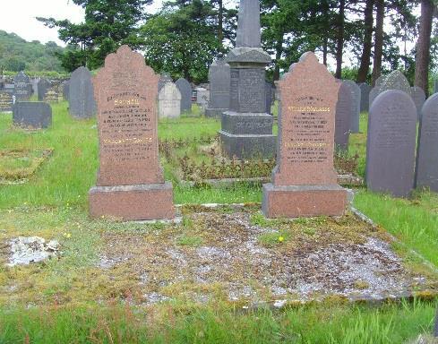The headstones on these graves are all about the same height, are nearly all of grey or black granite and are laid out