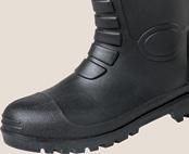 Strong, safe and durable. Workmaster II are S5 certified safety boots, including steel toecaps and steel midsoles. They also feature reinforcement at the heel, ankle and shin.