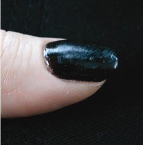 It gives the builder gel, an inherently weaker gel, scratch- and moisture-resistance. ACTION: Notice a tacky layer on the nail. PROCESS BEHIND THE SCENES: This is uncured gel.