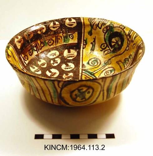 These included items from Nishapur and Kashan, Iran and from Raqqa, Syria. The items included bowls, jars, bottles, vessels and figurines.