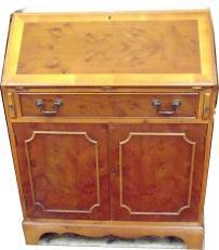 work or sewing table with lift-up lid, fitted and lined interior, material drawer under, oval rosewood inlaid panels, on tapering splayed legs 800-1,000 273