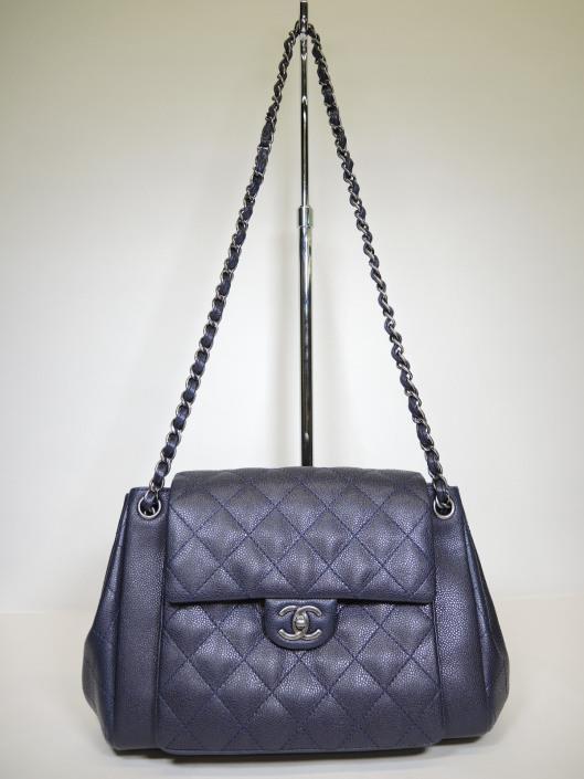 CHANEL 2016 Navy Quilted Caviar Leather Accordion Flap Bag Retailed for $4,100, sold in one day for $3,000. 04/07/18 Enjoy this gorgeous navy quilted accordion shoulder bag all year round.