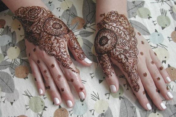 Cancer Association of South Africa (CANSA) Fact Sheet and Position Statement on Henna Temporary Tattoos Introduction Today, temporary henna tattoos drawn on the skin are very fashionable and have