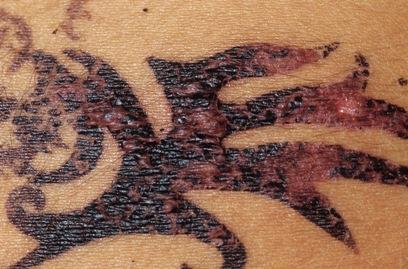 In some cases, the so-called black henna consists only of hair dye, which the artist mixes straight from the package and applies to the customer's skin.