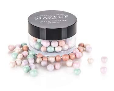 ILLUMINATING EFFECT Multi-coloured pearls highlight the natural beauty of the skin and