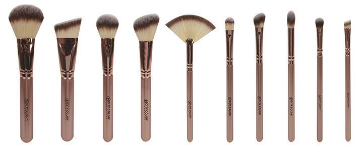 TOOLS Contour Dual Ended Brush (CCF07A) The Dual-Ended Contour Brush features an angled brush for contouring