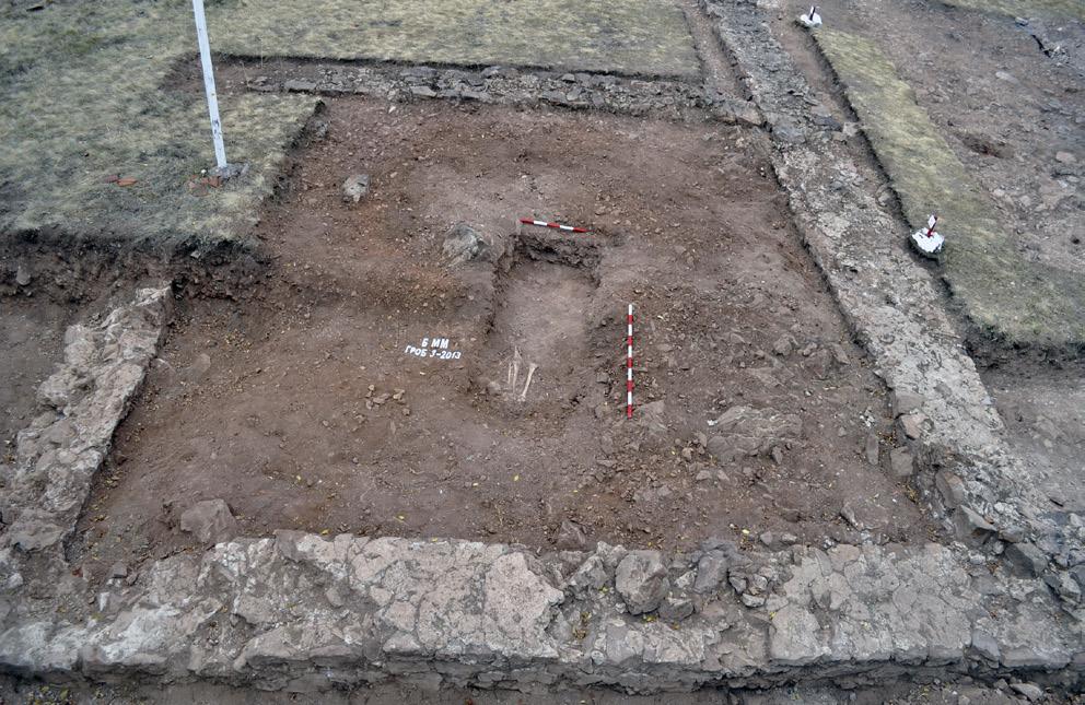 Велков) wall plaster coloured in dark red, ochre, green, blue, white, violet-brown (black probably) have been discovered under a layer of soil next to the preserved step.
