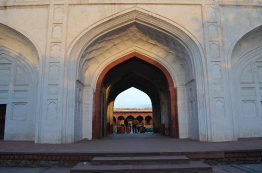 The significant buildings inside the fort are Chhatta Bazar or Meena Bazar, Naubat or Naqqar