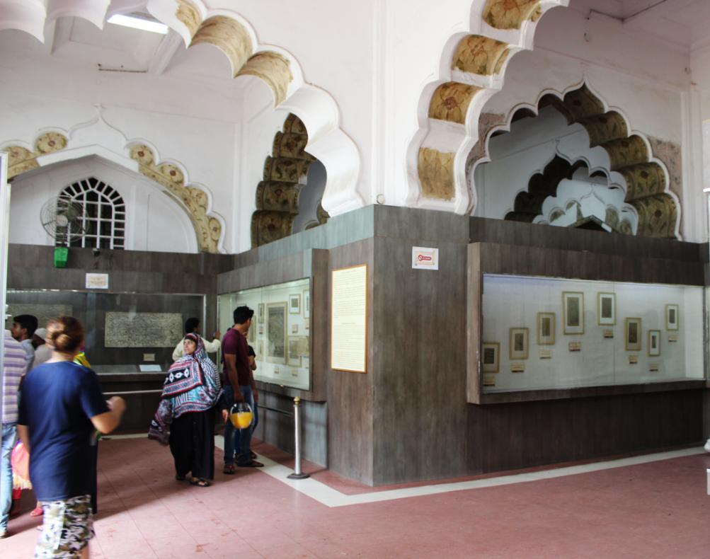 Museums of Archaeological Survey of India First Gallery (Entrance Gallery) In this gallery, art objects belonging to emperor Shah Jahan and his predecessors have been displayed.