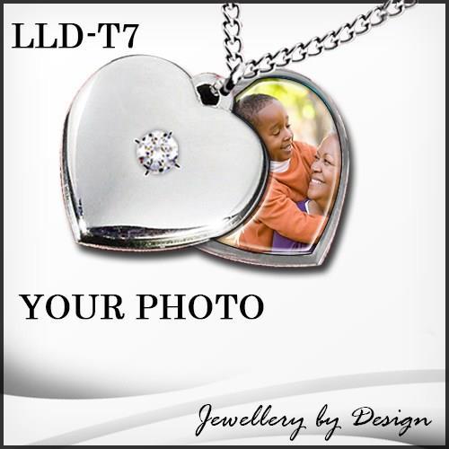 ROUND LOCKET with ENCRUSTED DIAMANTE and YOUR PHOTO Made of