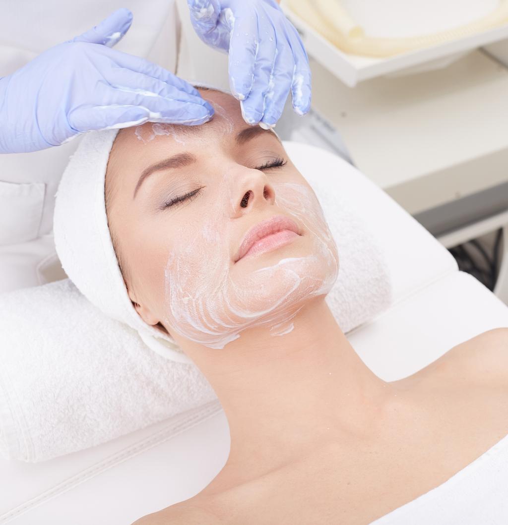 MODIFIED JESSNER POWER PEEL (PRACTITIONER ONLY) With a powerful combination of lactic, salicylic, resorcinol and kojic acid, this modified Jessner peel will purify and decongest while also exerting