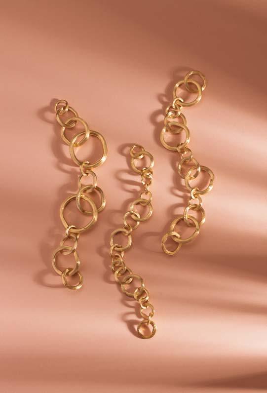 JAIPUR LINK A line of jewelry easy to wear in the warm shade of 18 karat yellow gold.