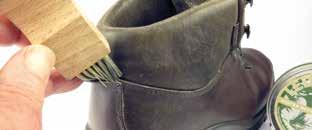 BOOTCARE Apply Leder-Gris with small putting on brush to all