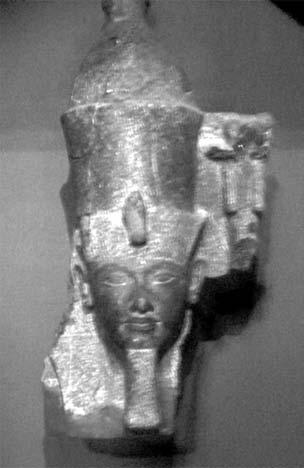72 THE BOY BEHIND THE MASK Figure 7 Tutankhamun (or Horemheb) as Atum. Alexandria National Museum. Photograph courtesy of author.