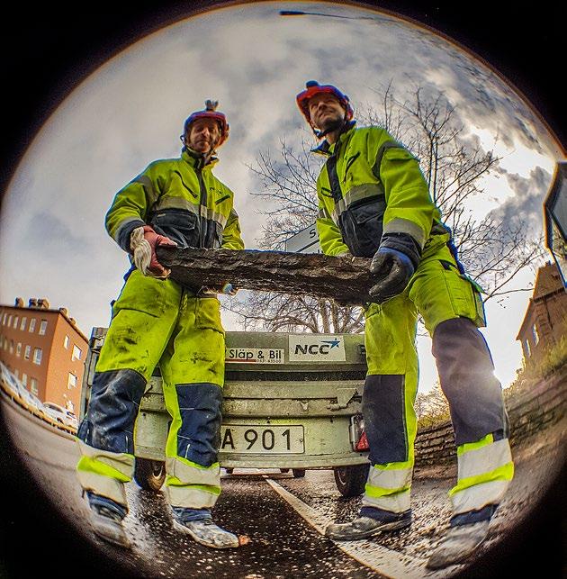 THE SOLUTION WAS IN THEIR POCKETS THE STORY ABOUT THREE FRIENDS AND A UNIVERSAL SMARTPHONE LENS The photographer Arto Ekman and the professional snowboarders Fredu Sirviö and Eero Ettala s mutual