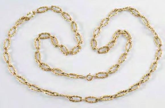 252 252 An 18ct gold necklace of moulded oval linking with
