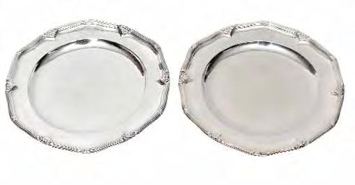 300-500 142 142 An Edward VII circular bowl in the Arts and Crafts style, of hammered design with three reed and tendril