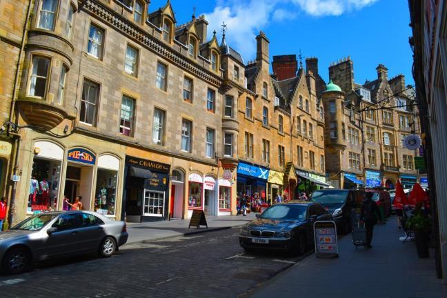 3 miles / 7 minute walk Located in the heart of Edinburgh s Old Town on the picturesque Cockburn Street, which was