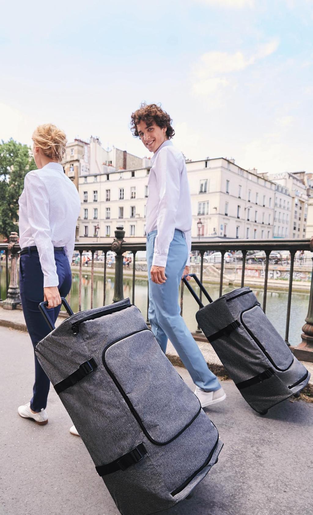 BAGS CAPACITY, REMOVABLE POCKET FOR EASY PRINTING LARGE USE: IT PARTICULARLY MEETS THE PERSONAL EQUIPMENT MARKET NEEDS HE 350 Globe Trotter 79 02925 LARGE TROLLEY SUITCASE NEON QUALITY - 300D - 100%