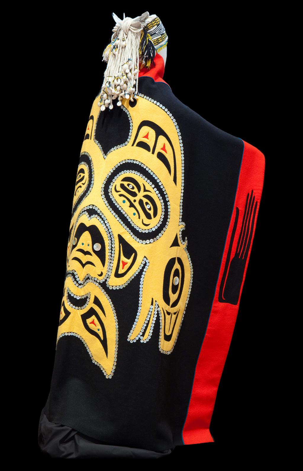 ON I A L DA NC E Dancers, drummers, and singers of Tsimshian Haayuuk bring the ceremonial robes alive