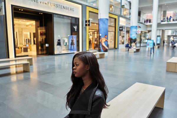 Business Day SUBSCRIBE LOG IN Is American Retail at a Historic Tipping Point? Hilda Awuor lost her job at the Saks Fifth Avenue store in Lower Manhattan last month.
