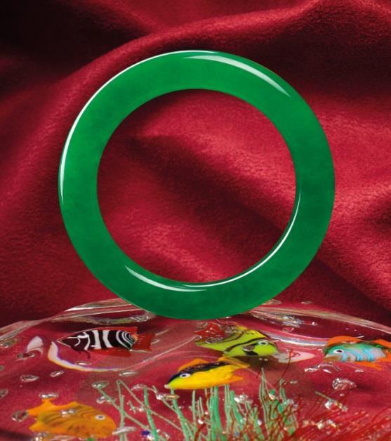 To carve a jadeite bangle requires an entire piece of boulder that is of perfect colour and free of blemishes. Therefore, bangles of superior quality are highly sought-after.