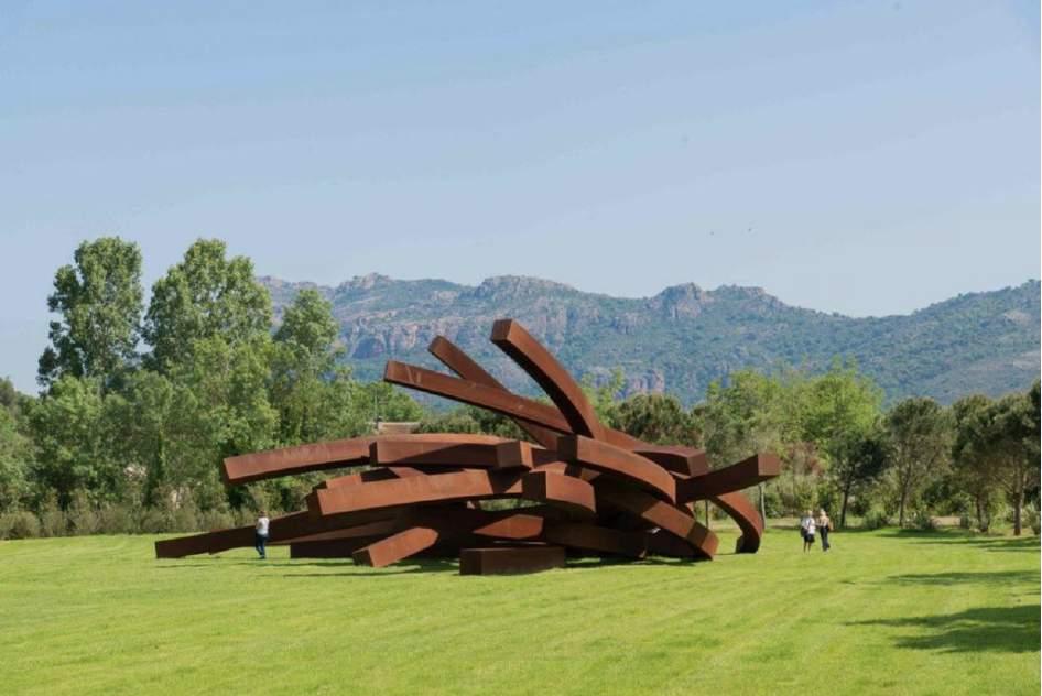 One Of The Greatest French Living Artists, Bernar Venet Holds Two New Exhibitions In France Y-Jean Mun-Delsalle Sep 13, 2018 Effondrement 16 Arcs, 2018PHOTO JEROME CAVALIERE.
